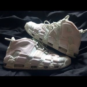 NIKE MORE UPTEMPO WOMENS SNEAKERS